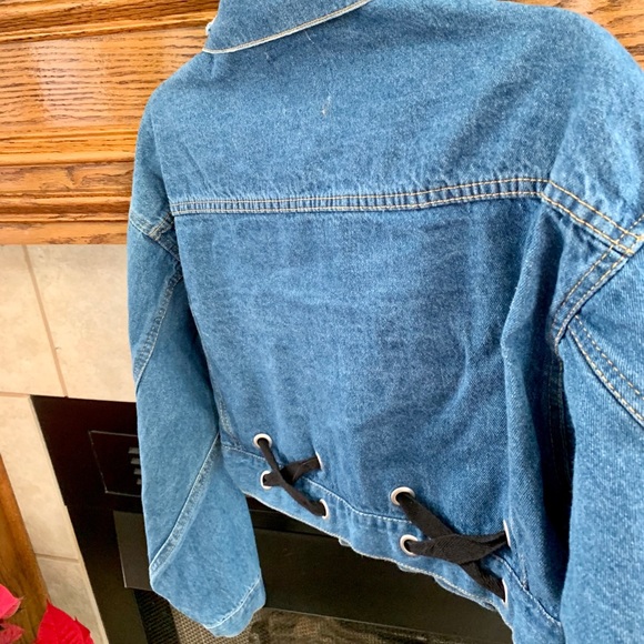 Boutique cropped denim jacket - Picture 2 of 3